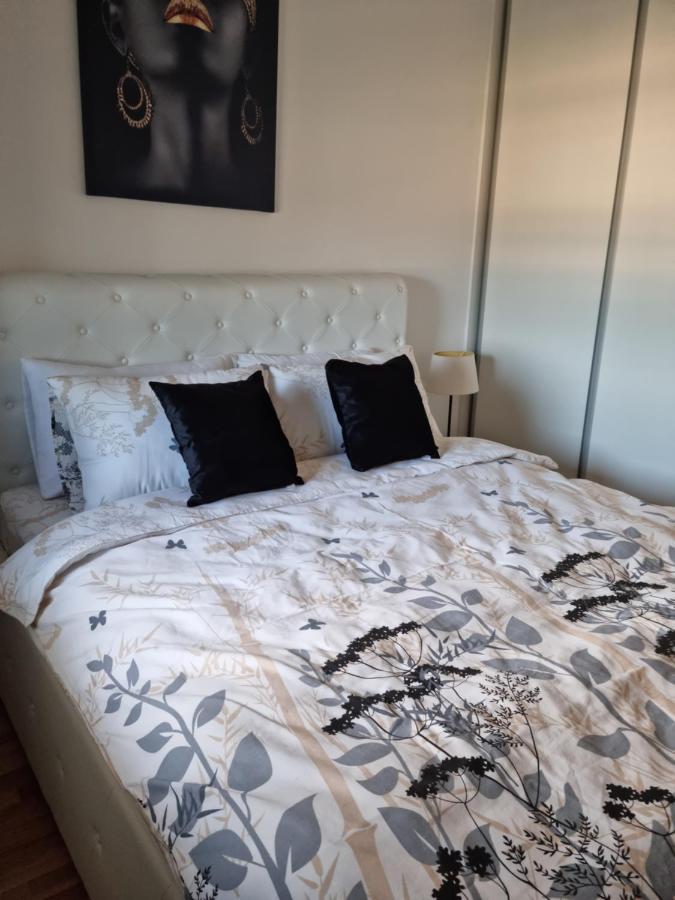 Apartman Anamarija Appartamento Banja Luka Esterno foto