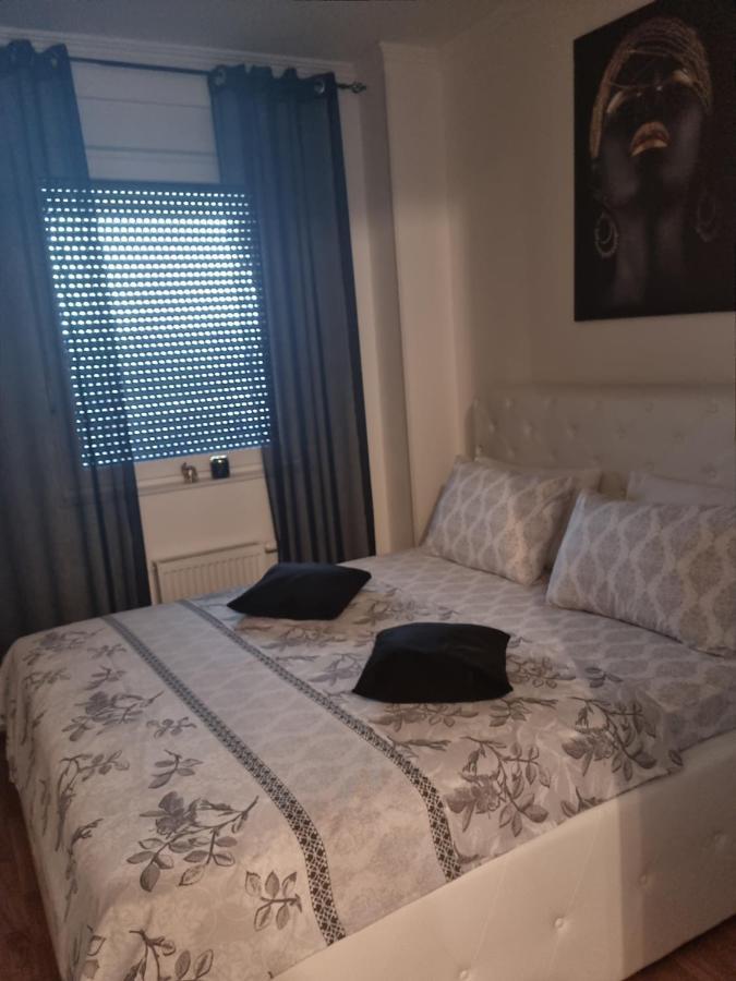 Apartman Anamarija Appartamento Banja Luka Esterno foto